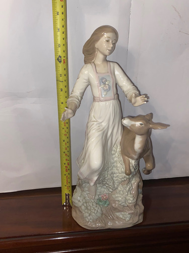 Figura De Porcelana Auténtica Nadal, Joven Y Cervatillo Agua (Usado)