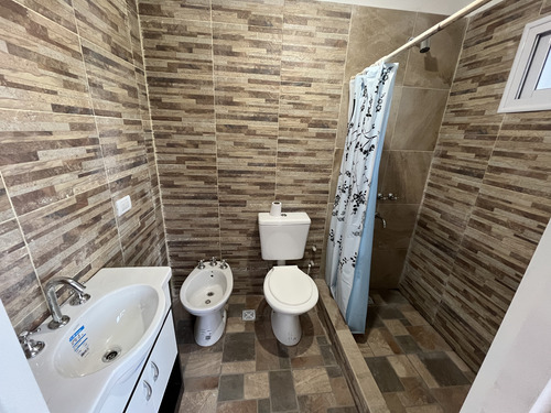 Vendo Casa Con 4 Habitaciones En Herrera, Entre Ríos.