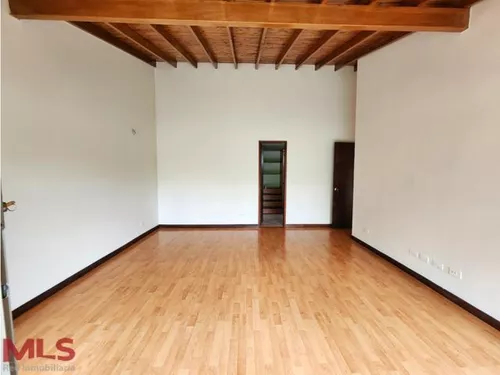 Muy Tranquila Con Muy Buenos Espacios(mls#240552)