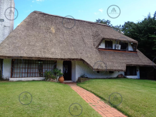 Se Alquila Hermosa Casa En Zona De Prestigio, Alquiler En Punta Del Este, Barrio Beverly Hills