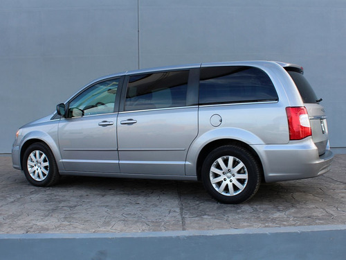 Imagen 3 de 15 de Chrysler Town & Country Li Touring 2016