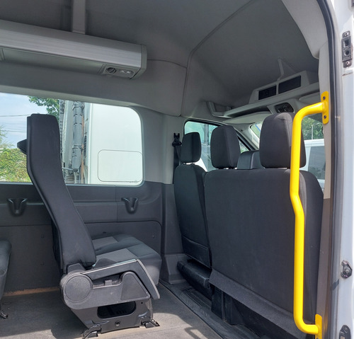 Transit Minibus 17+1