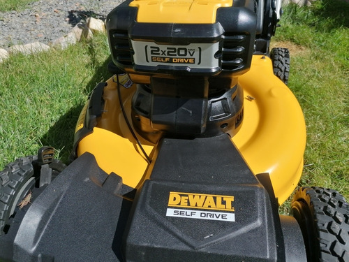 Imagen 8 de 10 de Dewalt Xr Podadora De Césped Inalámbrica 20v Brushless