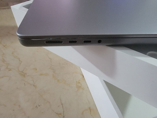 Macbookpro 16 A2485,m1 Pro, 16gb Ram, 1tb + Magic Mouse Plateado (Usado)