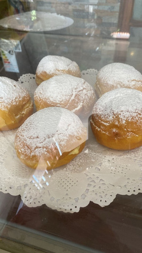 Variedad De Pan, Dulces Y Empanadas