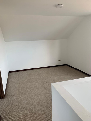 Casa En Arriendo De 3d/3b En Condominio Los Poleros Machalí