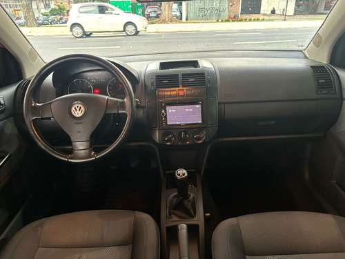 Volkswagen Polo Sedan 1.6 Vht Total Flex 4p