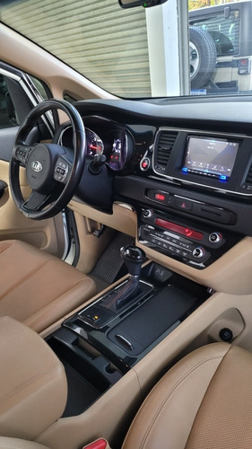 Imagen 11 de 15 de Kia Carnival 2016 2.2 Crdi Premium