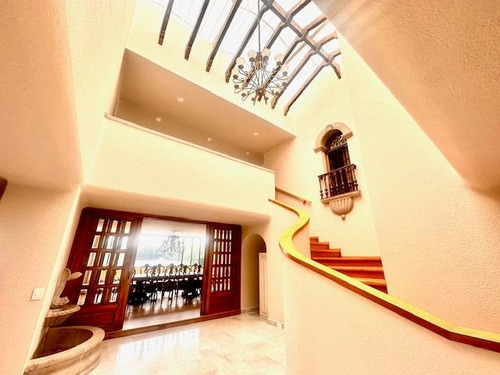 Lomas De Chapultepec, Penthouse De 750m2 En Dos Niveles, Muy Iluminado, 4 Amplias Recamaras Con Vestidor, Sala De T.v., Estudio, Terraza, 3 Lugares De Estacionamiento, Cuartos De Servicio. El E