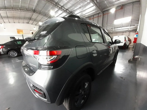Imagen 4 de 15 de Autos Y Camionetas Sandero Traker Saveiro Toyota Nivus A F