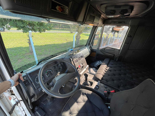 Imagem 5 de 9 de Iveco Stralis 420 6x4