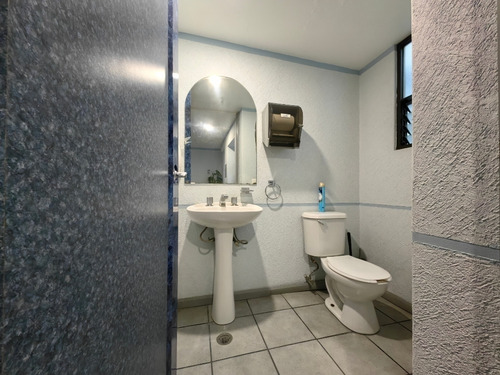 Casa Con Uso De Suelo Para Oficinas En Col. Acacias