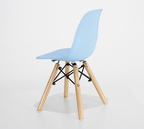 Cadeira Eames Infantil Eiffel Kids Pés De Madeira New Wood Cor Azul-claro