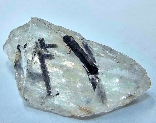 Cristal De Quartzo Com Inclusão De Turmalina ( Raro ) N4363 (Usado)