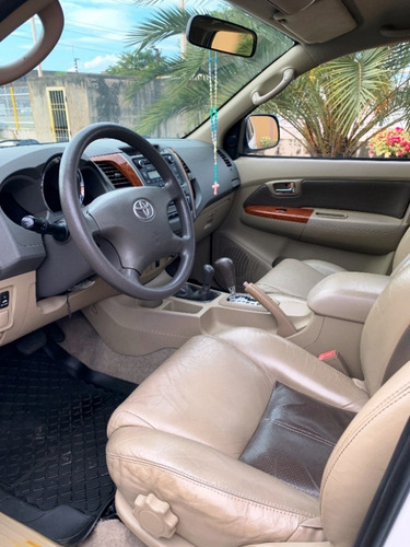Imagen 10 de 18 de Toyota Fortuner 4x4
