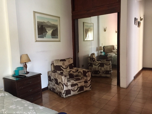 Imagen 18 de 30 de Comoda Y Amplia Casa En Venta. Urb, Miranda. Mr 04126270120