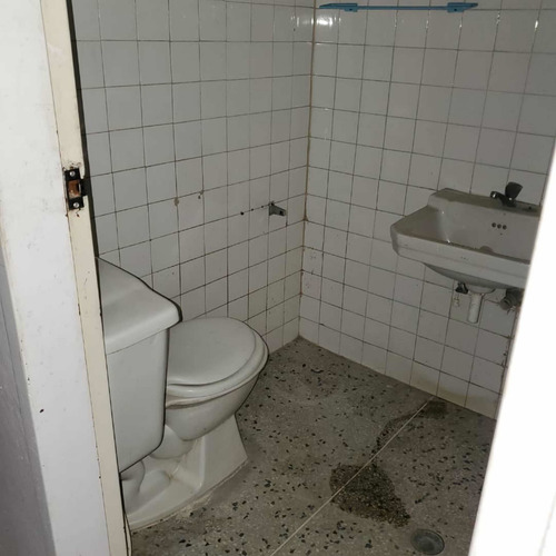 Imagen 6 de 20 de Alquiló Local Comercial Con Apartamento