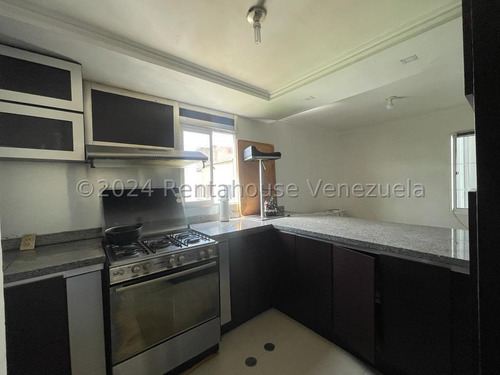 Maria Elena Latouche Te Ofrece En Venta Excelente Penthouse Cuenta Con Pozo Terrazas De San Diego. Mels 24-14795