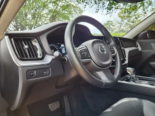 Volvo XC60 T5 Awd Momentum Blindaje 2 Plus At 2.0 Cc T 2021