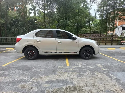 Renault Logan Intense 1.6 Mecánico