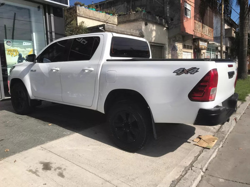 Imagen 2 de 24 de Toyota Hilux 2.8 Cd Srv 177cv 4x4 Mt2017