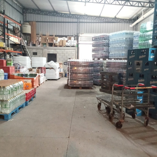 Imagen 4 de 6 de Hermoso Galpon Sobre Dos Lotes Con Entrada Para Camiones