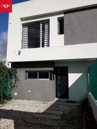 Venta De Dúplex En City Bell (18 E/ 479 Y 480)