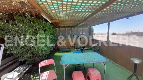 Venta De Hostal Funcionando Con Casa Amoblada En Parcela.