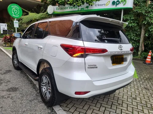 Toyota Fortuner 2.4l Sr Tp 2.4cc Td 7ab 4x2 2023 Único Dueño