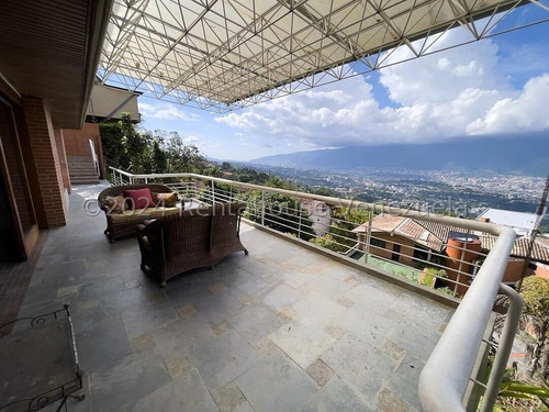 Alto Hatillo !! Hermosa Casa Con Vista Al Ávila, Impecable Cuidado Y Mantenimiento, 1.647 M2 Terreno, 408 M2 Constr., 4 Hab, 7 Baños, 6 Pe, Amplio Y Bello Anexo, Calle Cerrada Con Vigilancia Y Pozo