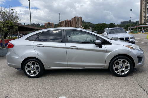 Ford Fiesta 1.6 Sportback Automática