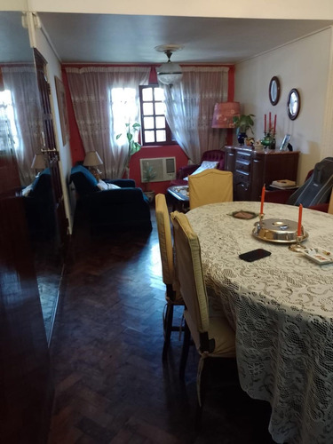 Venta De Casa 4 Dorm., Alsina Al 400- C /pileta