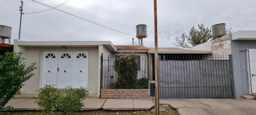 Venta. Casa 2 Dormitorios. B° Juan De Dios Garro. Zona Sur