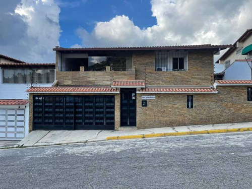 Se Vende Casa 301 M2 En La Urbanización Los Naranjos Del Cafetal