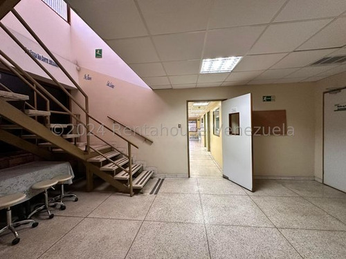 Cf Hermoso Edificio Con Excelente Distribución Con Mobiliario De Oficina A La Venta En El Limón!! Listing 25-14707
