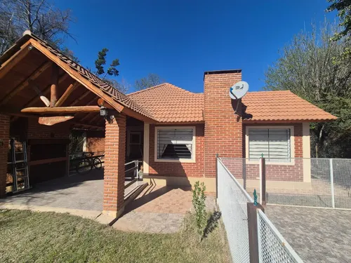 Casa En Venta En Nono Con Pileta Y Galería