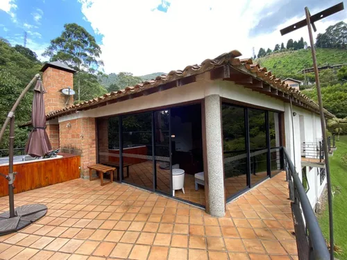 Casa En Venta En Las Brisas. Cod V10099