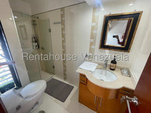 Apartamento Piso Medio Regency Plaza Remodelado En Calle Cerrada En Venta En Los Naranjos Avenida Norte 4 Caracas