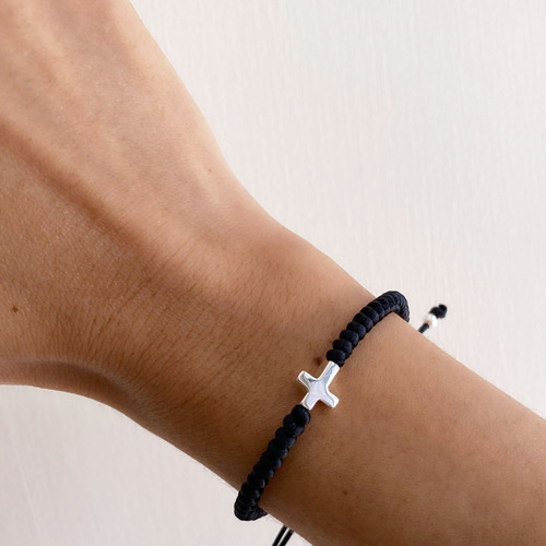 Imagen 7 de 10 de Pulsera Tejida Artesanal Dije De Cruz De Plata 925 Agálea
