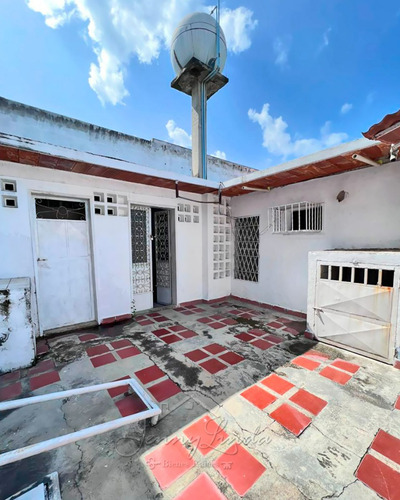 Venta Urb. La Macarena, Palo Negro, Casa 136 Metros Estado Aragua Conjunto Cerrado