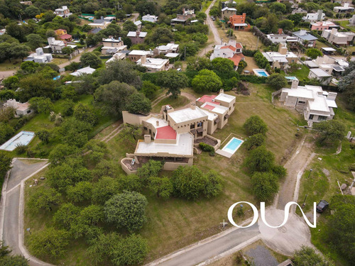 Casa En Venta En Mendiolaza, 3 Dormitorios.