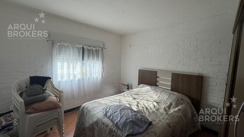 Casa De Tres Dormitorios En Alquiler En La Floresta
