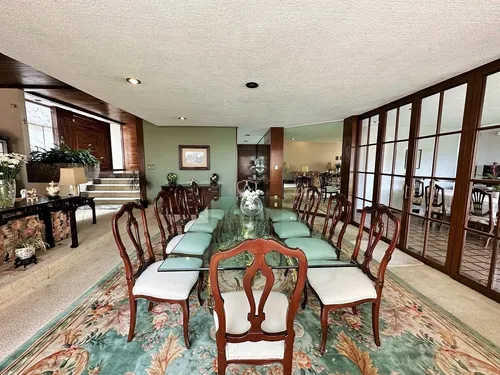 Casa En Excelente Ubicación, Calle Tranquila Y Con Vista Arbolada