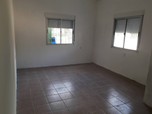 Imagen 3 de 11 de Venta De Padron Unico Con Cuatro Unidades. Galpon Y Tres Apartamentos.