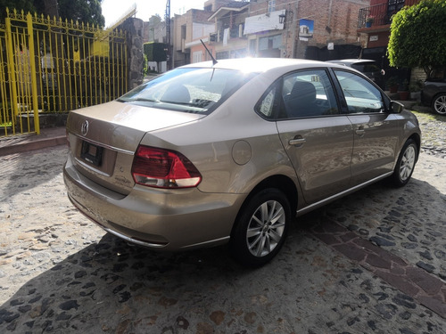 Imagen 5 de 14 de Volkswagen Vento 2018 1.6 Confortline Mt