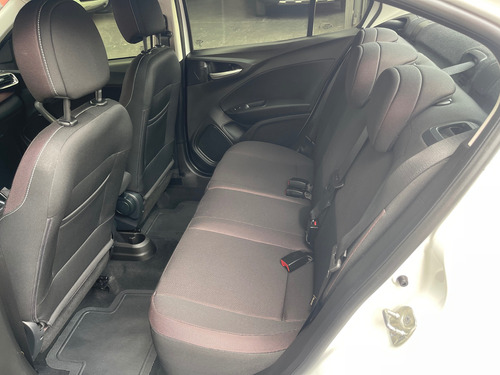Fiat Cronos 1.8 Precision 16v Flex Aut. 4p