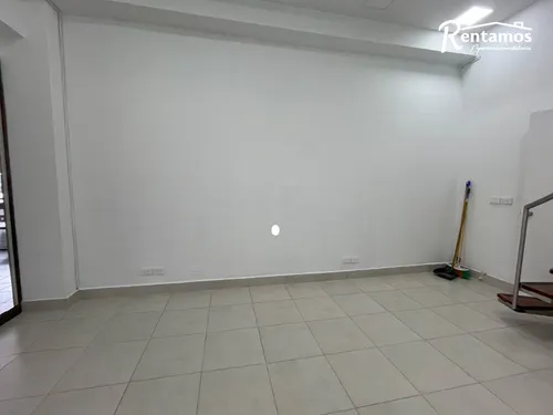 Local En Arriendo En Loma Del Escobero. Cod A9974
