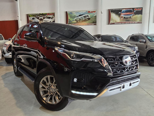 Toyota Hilux SW4 2.8 D-4D TURBO DIESEL SRX 7L 4X4 AUTOMÁTICO
