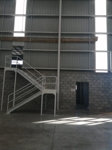 Bodega Industrial En Las Brisas