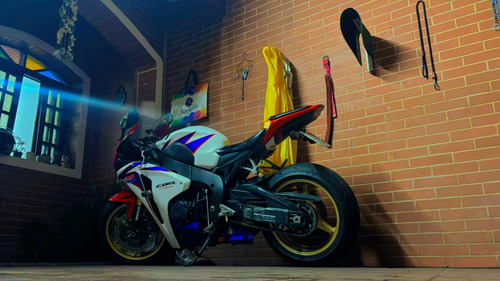 Cbr 1000 Rr Fireblad Pneus Novos Revisão Feita A Pouco Tempo